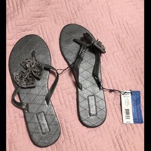 Vera Wang Gray Flip Flops NWT